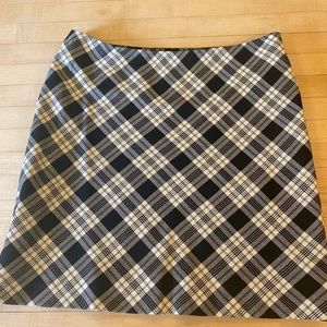 Like new Nautica black and cream skirt-size 4